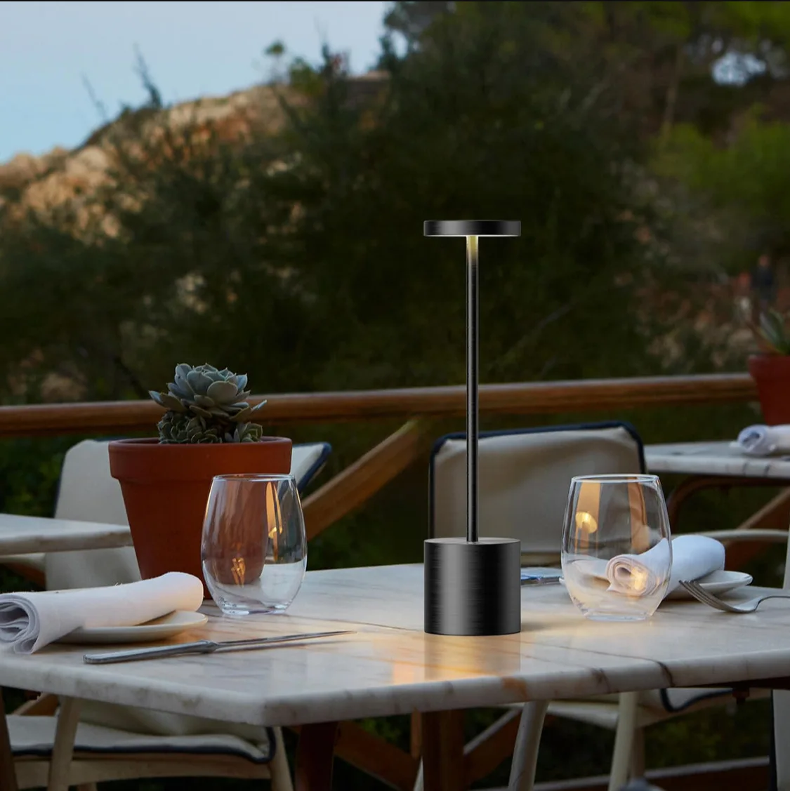 LED 충전 터치 I-데스크 램프 크리 에이 티브 바 레스토랑 침실 야외 캠핑 금속 분위기 장식 야간 조명