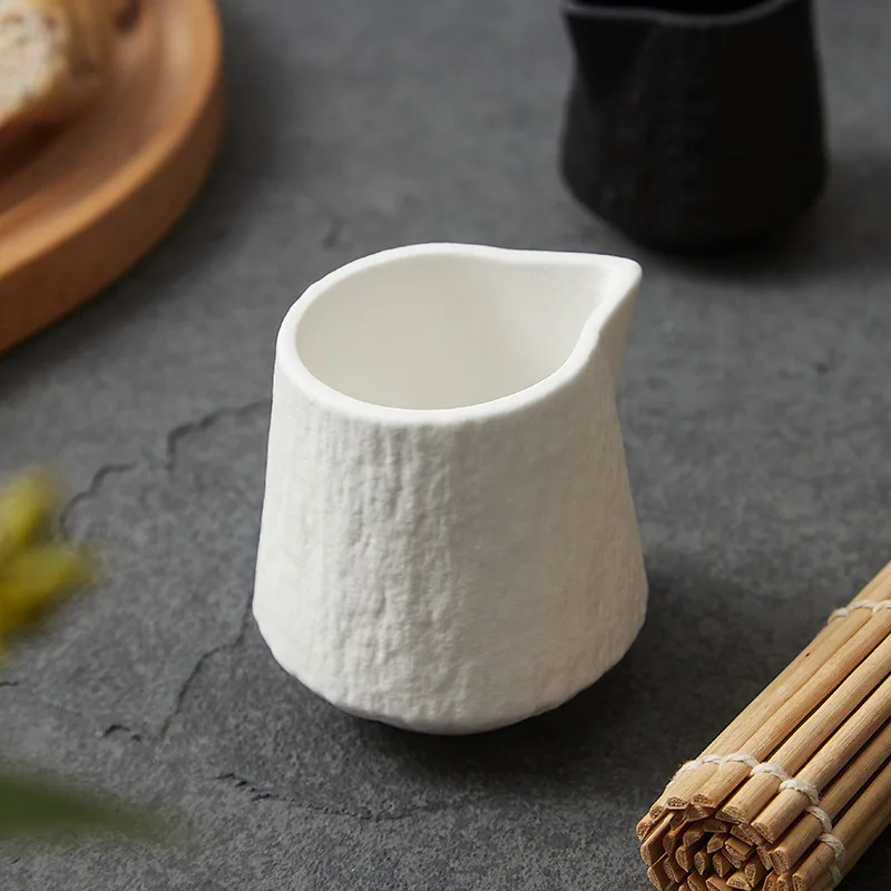 

Ceramic Milk Jar for Household Use High Aesthetic Value Exquisite and Beautiful Simple Underglaze Color Small Milk Jar