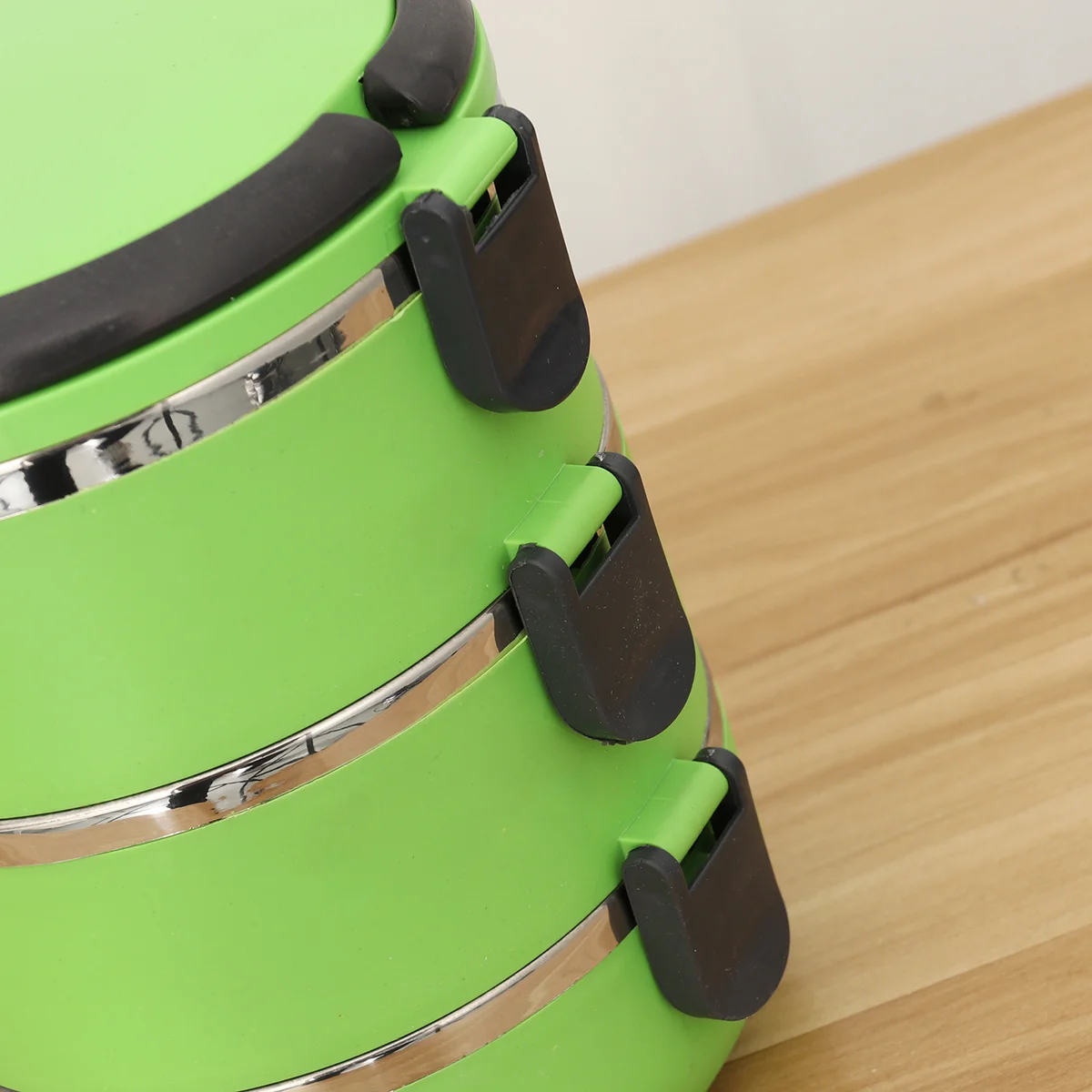 

Compact Design Three Tiers Insulated Lunch Box Green Color Good Thermal Insulation Food Storage Insulated Lunch Box