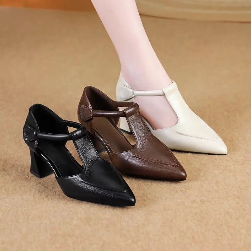 

Туфли на высоком каблуке с полыми отверстиями. Новые осенние туфли с острым носком и неглубоким горлышком. Нескользящие износостойкие туфли на блочном каблуке.