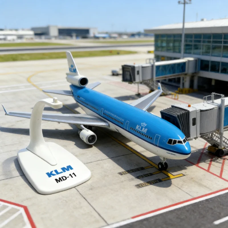 

Масштабная модель самолета KLM Fokker FK-100 (1:100) из АБС-пластика, коллекционная, для демонстрации, декоративная, подарочная