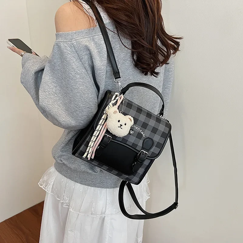 

2025 Новая легкая роскошная клетчатая сумка для женщин — корейский стиль, плечо/ручной/рюкзак, легкий дизайн для путешествий