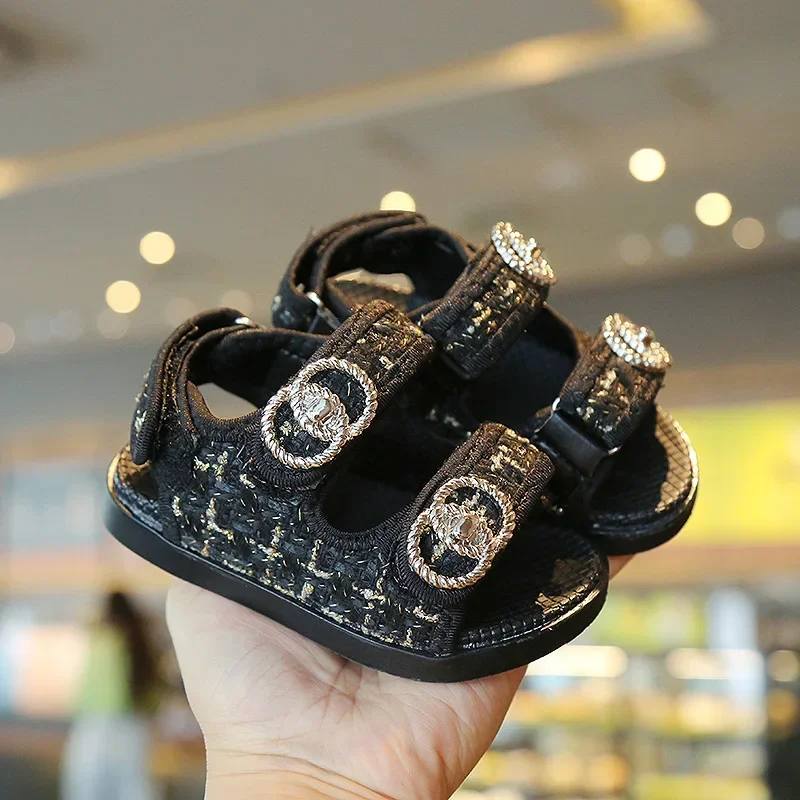 

Летние сандалии для девочек, элегантная модная обувь принцессы с двойным крючком, детские мягкие красивые пляжные сандалии