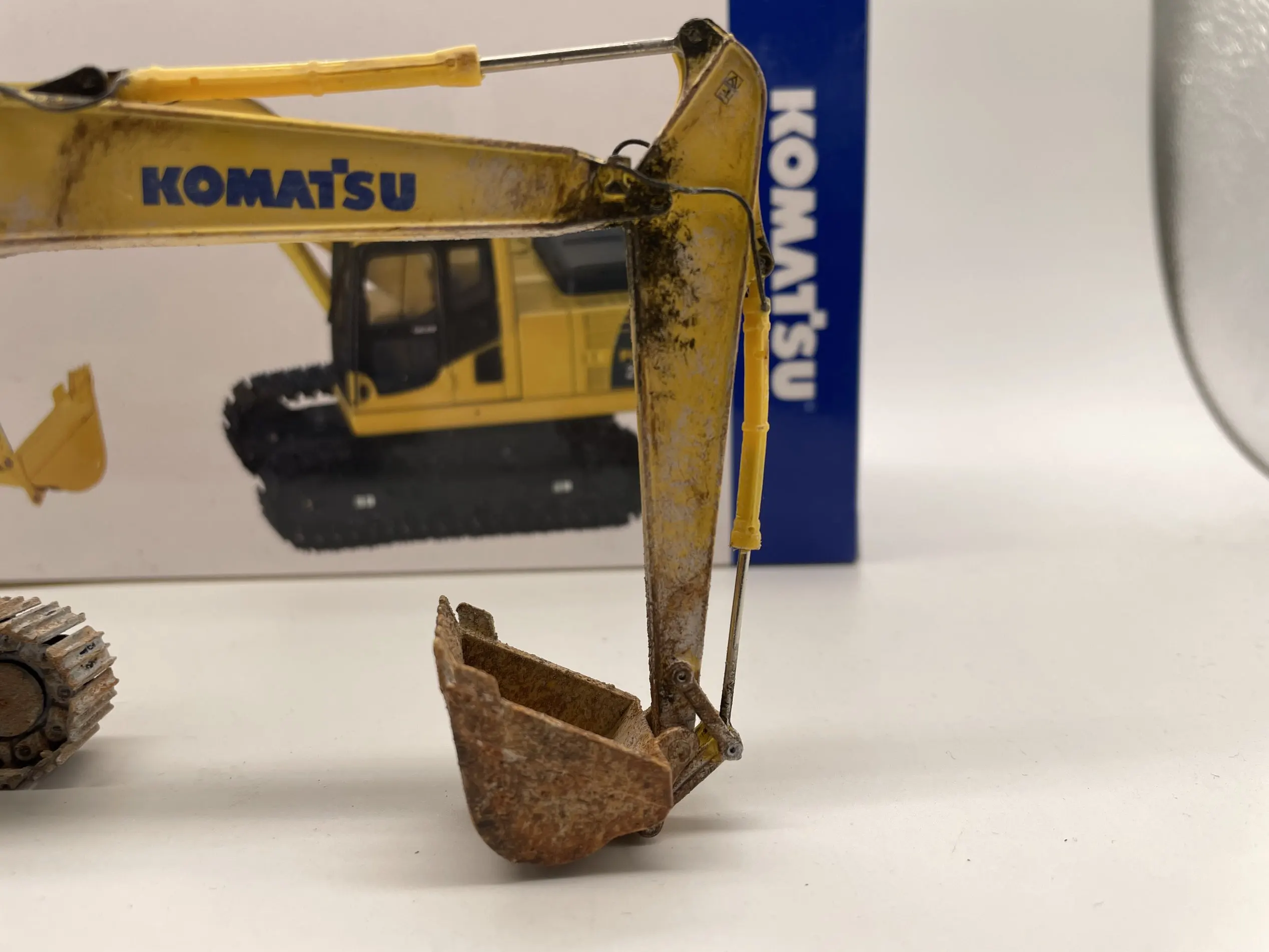 PC200 Escavatore Muddy Edition 1:50 Lega Giocattolo per bambini Ragazzo Regalo di compleanno Decorazione di scena Modello di ingegneria meccanica