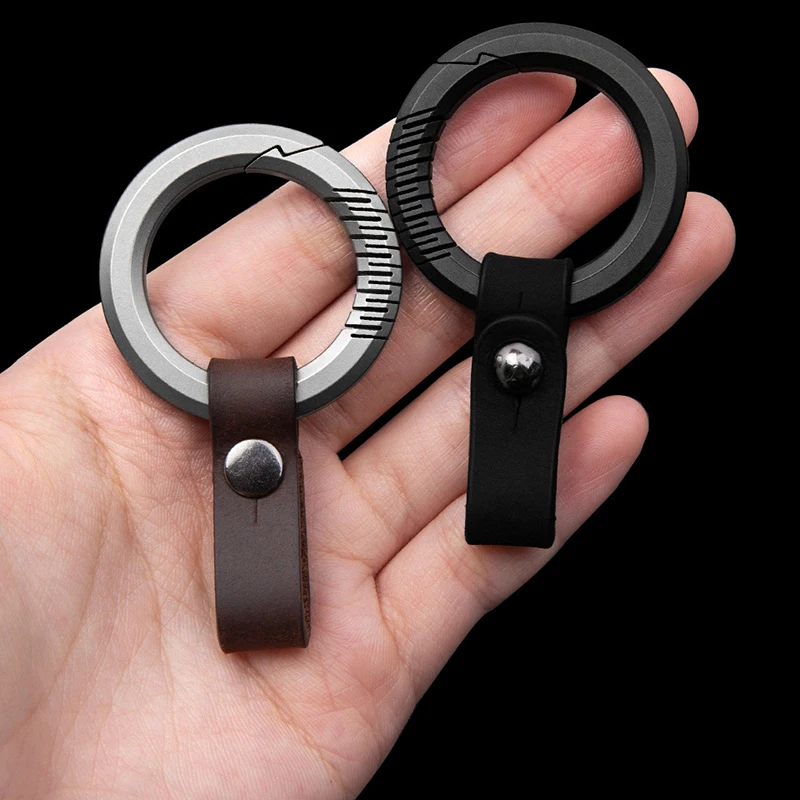 Titanium Alloy Metal Men's Key Chain Light welterweight Waist Hanging Mad Cowhide Car keychain key Ring Universal Key Pendant