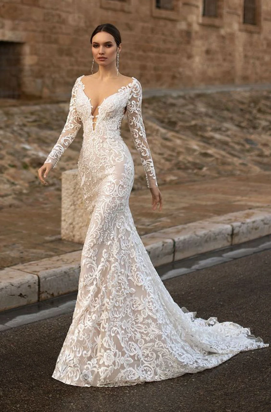 Exquisite Lace Long Sleeve Wedding Dress for Women Sheath Illusion V-Neck Bridal Floor Length Backless Dresses Court Train 2023