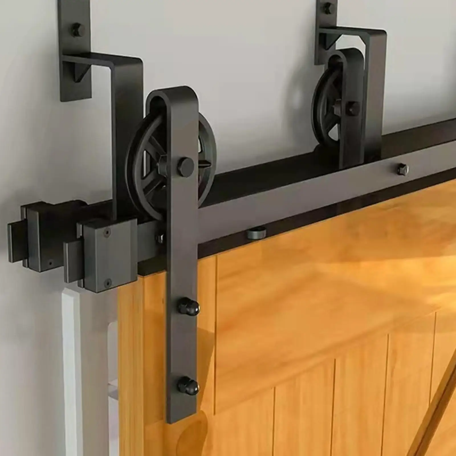 スライド式納屋戸用金具キット。上部取り付け式、炭素鋼製レール、二枚扉用。寝室のクローゼットに最適で、スムーズな開閉を実現。