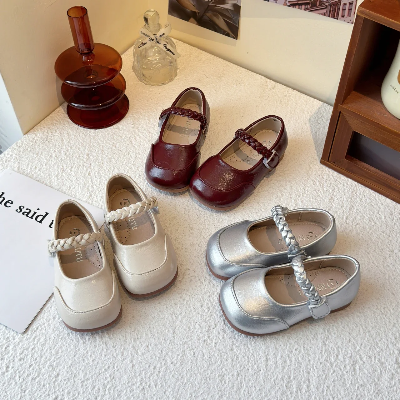 

2026 Spring New Fashion Children Leather Shoes for Girls Korean Style Soft Anti-slippery Versatile Chic Ballet Elegant Flats