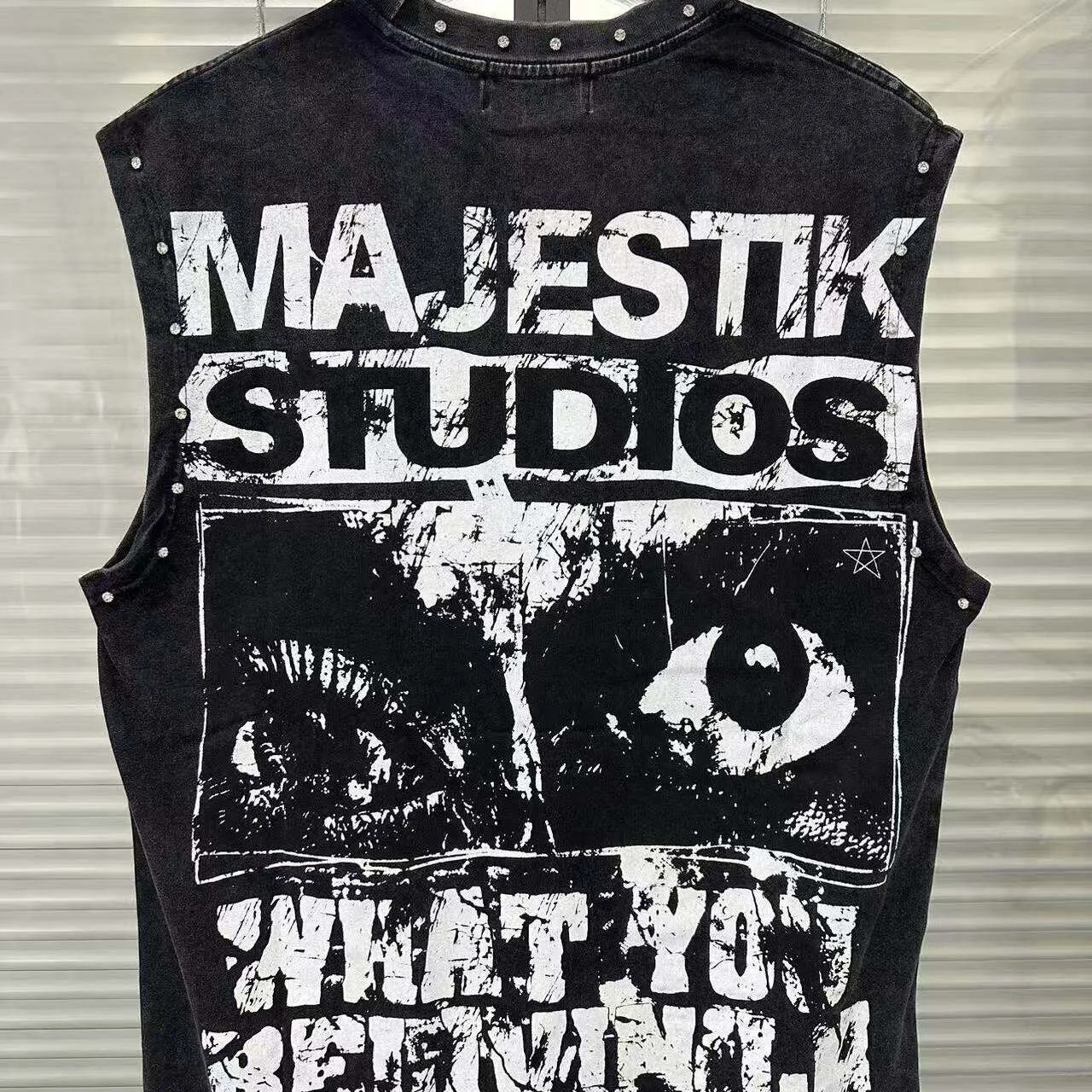 MAJESTIK Hip-Hop Dark Style Loose Washed Vintage Printed V-Neck Shirt with Beads and Casual Sleeveless T-Shirt