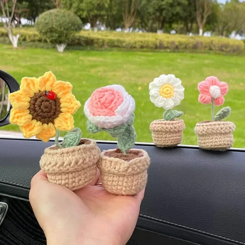 Graduation Crochet Flower Decorative Potted Flowers Mini Hand-knitted Flower Bouquet Handwoven Simulation Gift Desktop Ornament