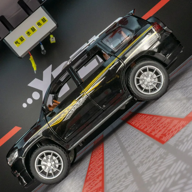 

1:24 Toyota Prado off-road vehicle alloy model door and hood trunk can be opened rich details, fine workmanship good quality