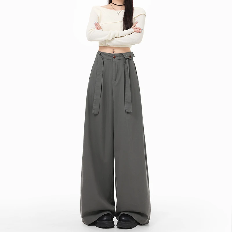 

Gentle female protagonist goes on a dateootdCasual high-end suit pants