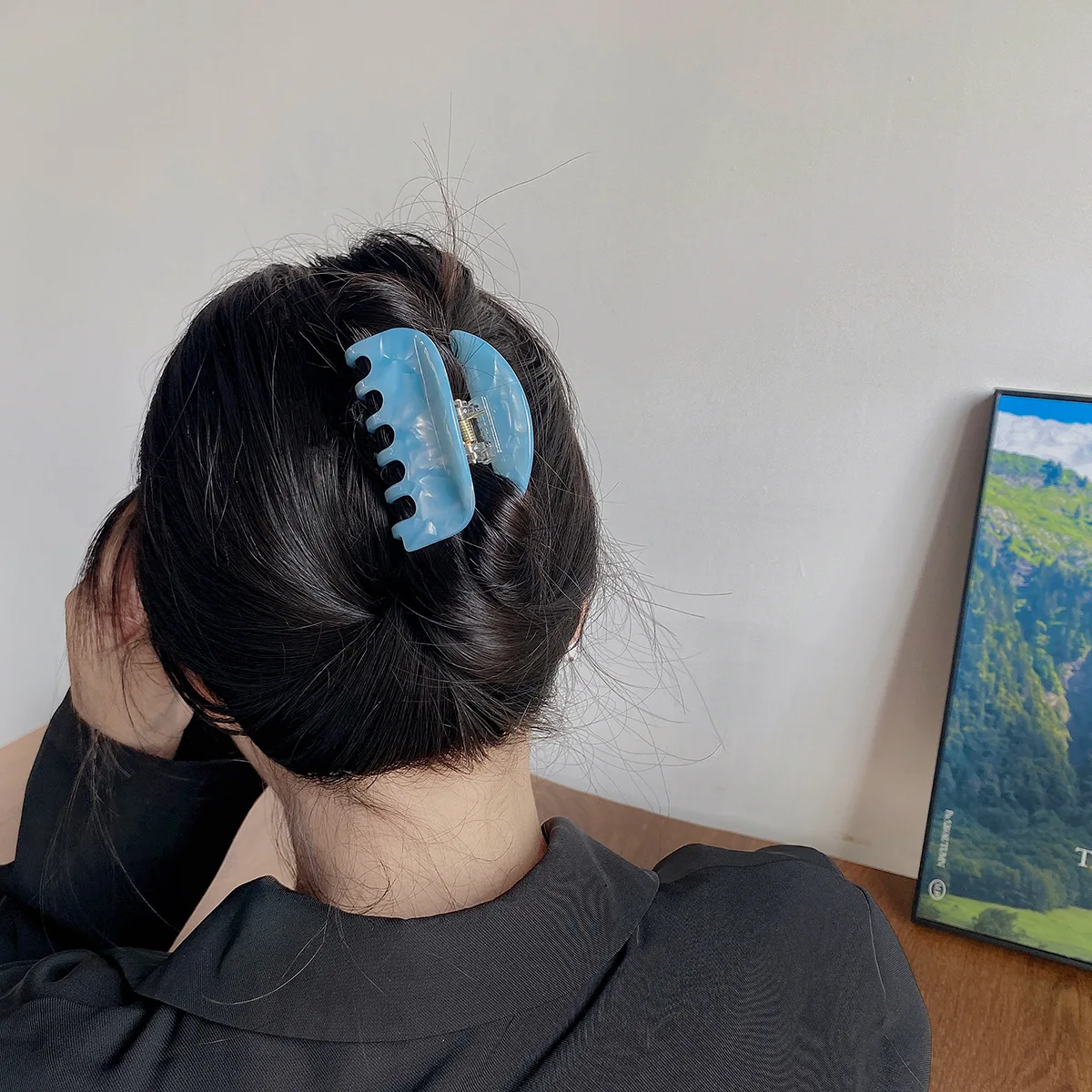 Medium acetic acid grab clip women's Korean version fashion temperament hair grab back head shark clip hair disc hair accessories wholesale