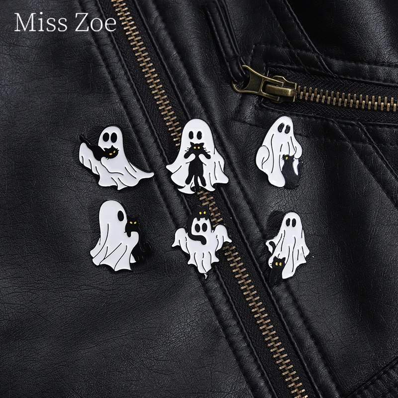 Trick or treat ghost Cat Enamel Pin Halloween black cat Boo Brooches Lapel Backpack Badge Festival Jewelry Gift for Kids Friends