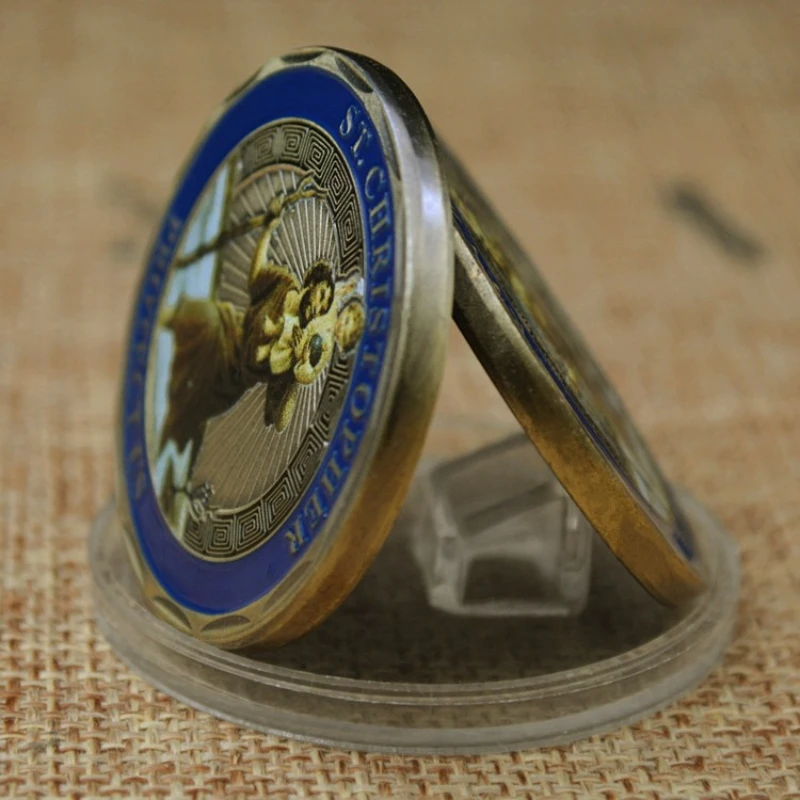 1 - شارة معدنية قابلة للجمع من سانت كريستوفر |   تصميم منقوش بالمينا الملونة |   شارة تذكارية دينية لهواة الجمع