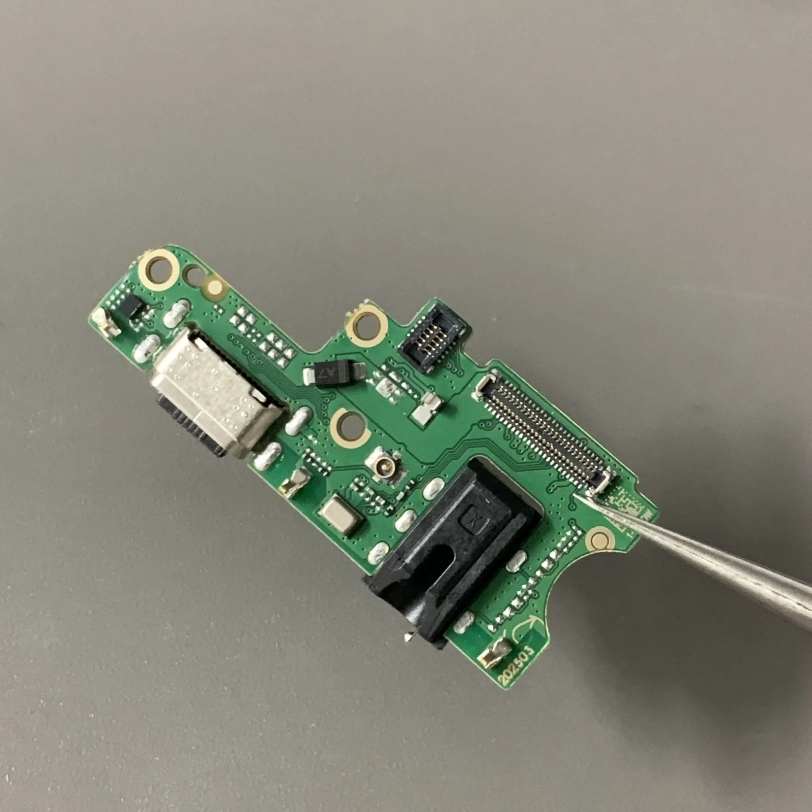 

For Tecno Camon 30 4G CL6 USB Charger Charging Port Board With IC CL6 Charging Flex Cable Board