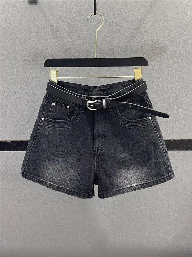 

Retro Black Denim Shorts Women's Summer 2026 Casual Loose Slimming A-Line Wide Leg Pants Hot Shorts High Waist Zipper Closure