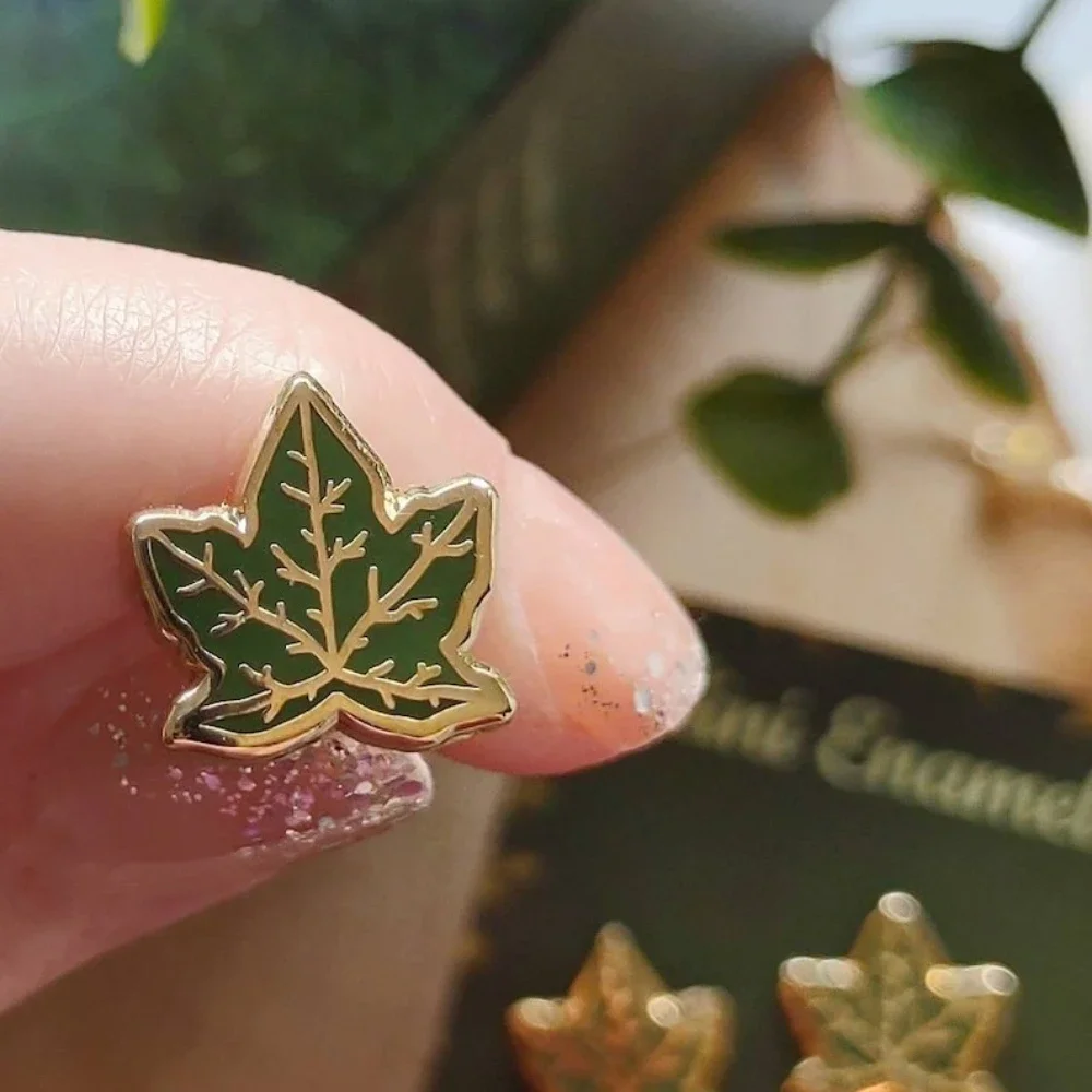 Ivy Leaf Mini Enamel Pin - 2cm Mini Lapel Badge Ivy Design Brooch for Jewelry Accessory