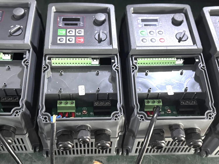 Silnik AC jednofazowy 220V 2.2kW IP66, pyłoszczelny, wodoodporny, do zastosowań z inwerterem w sprężarkach.