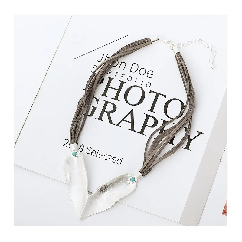 

New Metal Necklace Women's Alloy Popular Love-shaped Necklace Exaggerated High-end Jewelry Foreign Trade Short URL