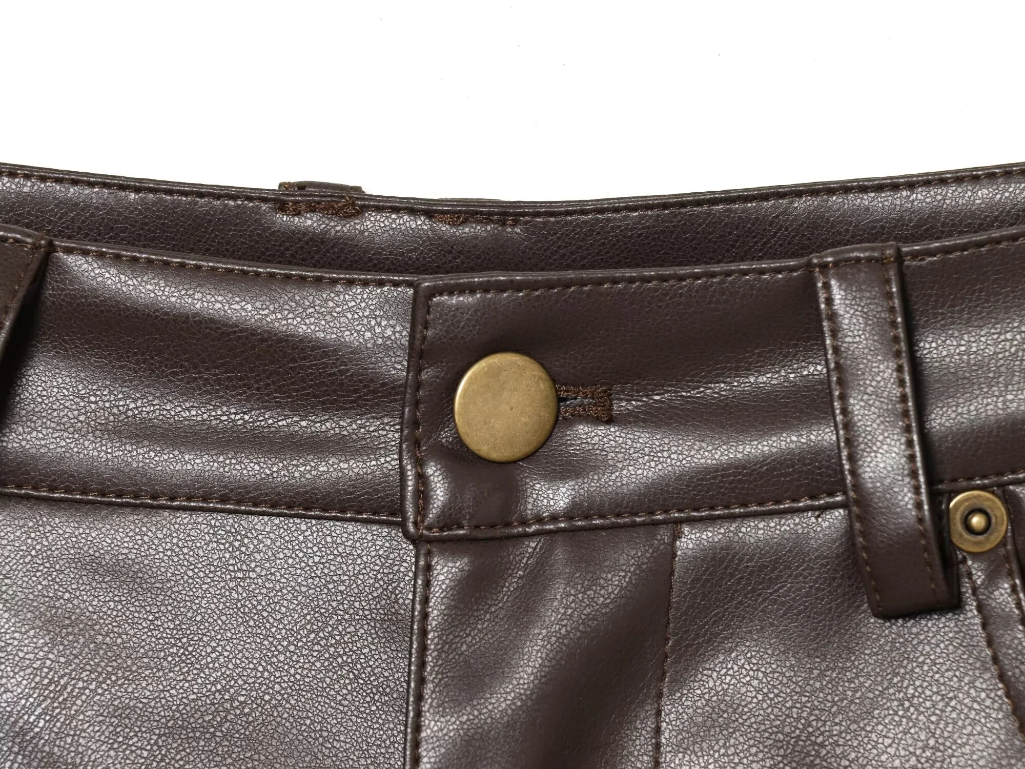 سراويل طويلة عصرية فضفاضة ومتعددة الاستخدامات للسيدات لشتاء 2025 غير رسمية من جلد البولي يوريثان مع زخرفة جيب وتصميم بالون