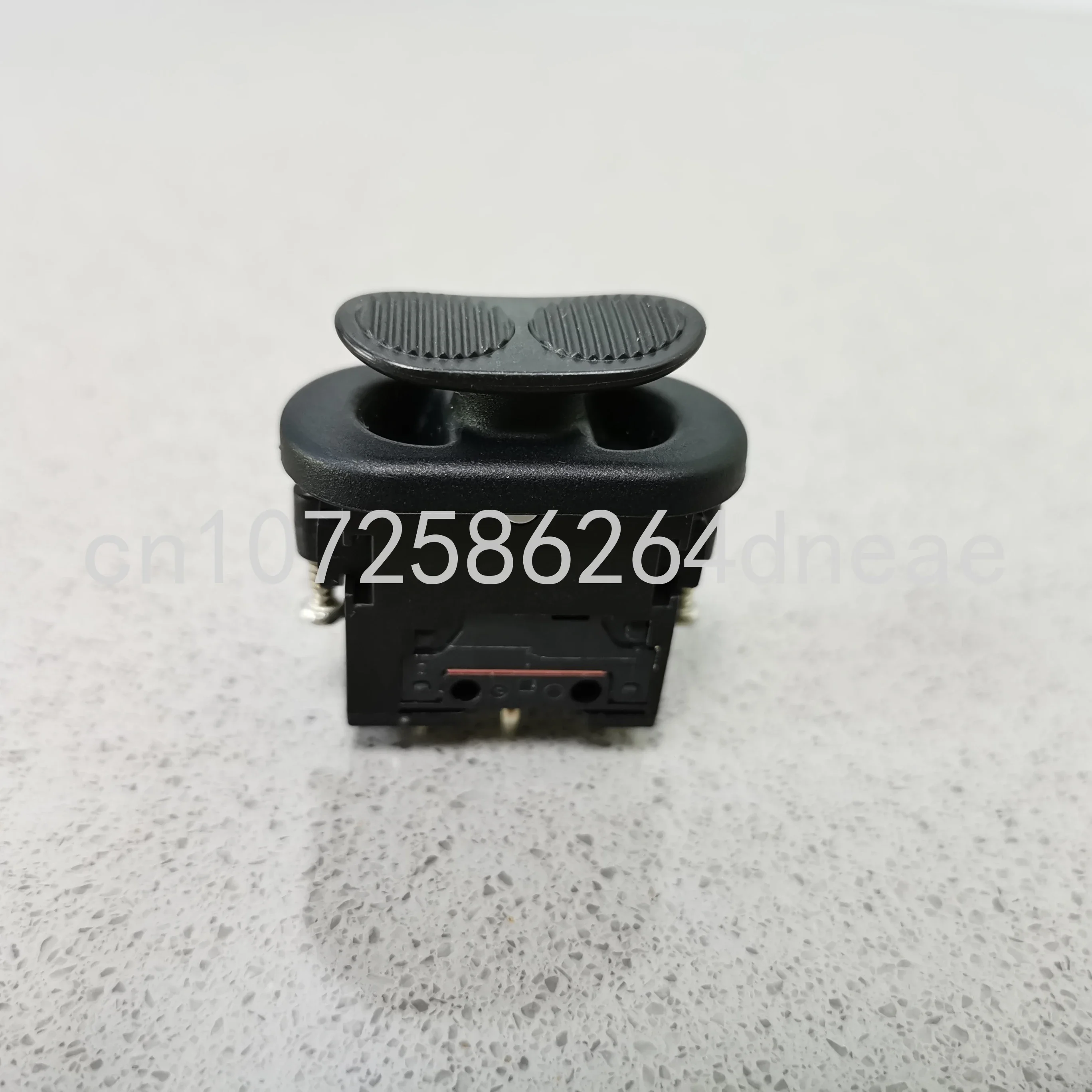 SMC106 Spring Self-resetting Rocker Three-speed Switch Ship Type Switch Embedded Embedded Embedded Switch