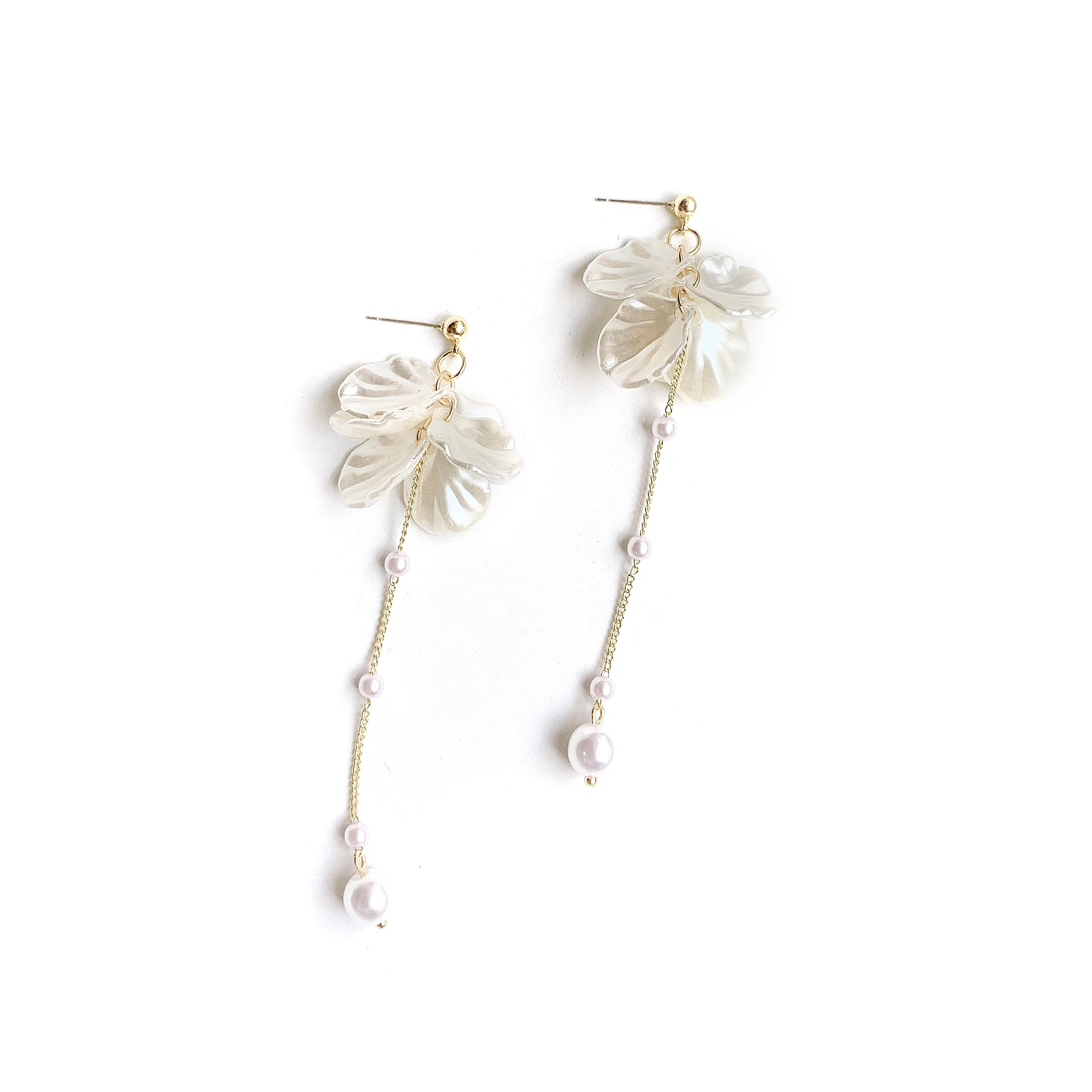 

Elegant Seashell Petal Tassel Earrings - Fashionable, High-end, and Versatile Pearl Jewelry for Women.