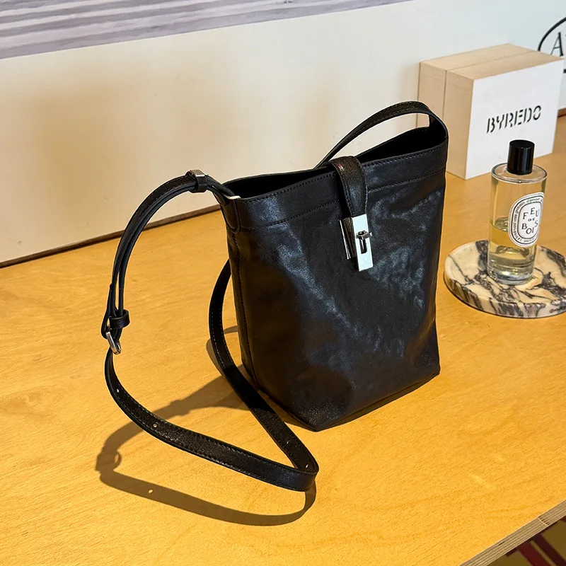 Korean Version Retro Bucket Bag New Top-Grain Leather Shoulder Bag Women's Underarm Bag Casual Commuter Crossbody Bag
