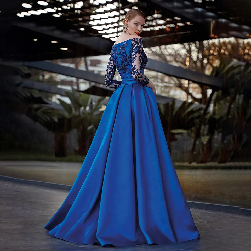 Gaun Malam Formal Lengan Panjang A-Line Biru Royal 2025 Gaun Prom Pesta Celah Samping Applique Renda Satin Bahu Terbuka untuk Wanita