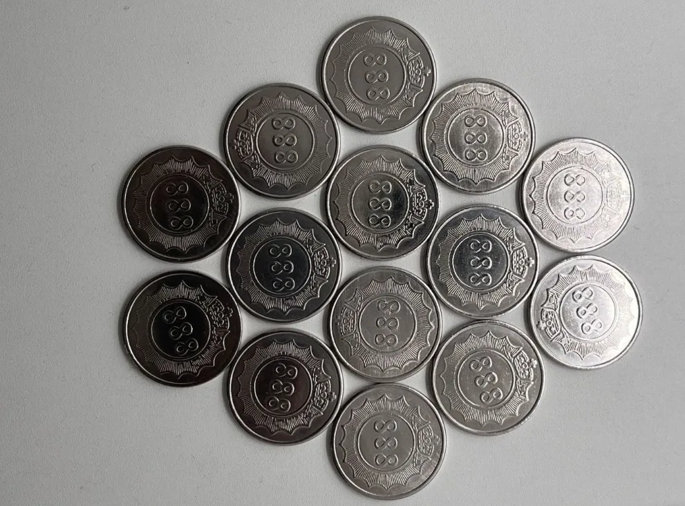 Não será enviado se comprado separadamente, 100 peças em uma embalagem. Fichas de jogo personalizadas para máquina de venda automática de cartões de jogo, adesivos de tatuagem e postais.