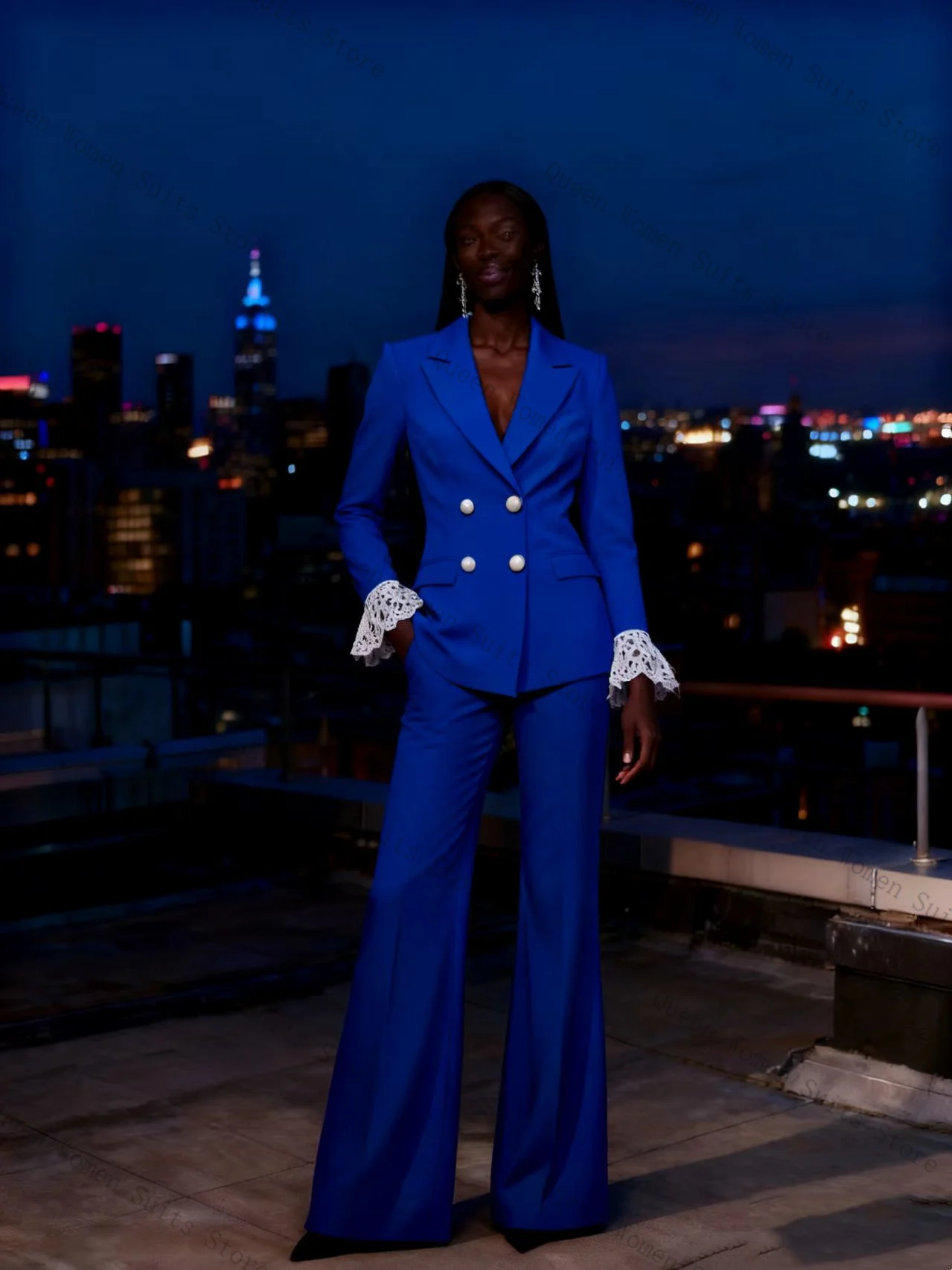 

Сине-белый кружевной женский костюм-двойка: пиджак и брюки. Хлопковый комплект для выпускного, офиса, торжественных мероприятий. Свадебный пиджак из хлопка. Возможно изготовление на заказ.