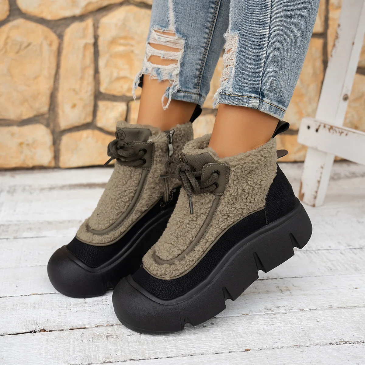 

Winter 2025 New Cotton Shoes Fleece Warm High Top Flat Shoes Soft Soles Fashion Versatile Lamb Fleece Women's Shoes