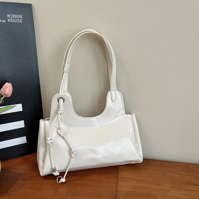 

Trend Versatile Women's Shoulder Bags 2025 New Advanced Sense Solid Large Capacity Crossbody Bag Concise Commute Tote Bag