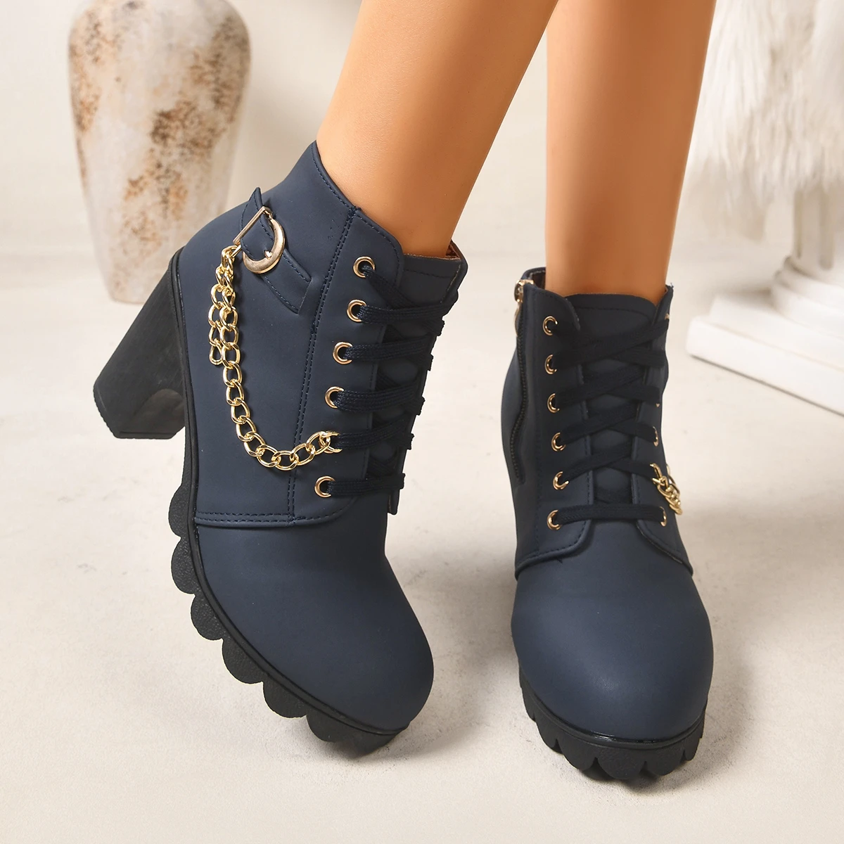 2026 New Fashion Metal Chain Decorative Thick High Heel Ankle Boots Women's Winter Cashmere Warm and Comfortable Fashion Boots