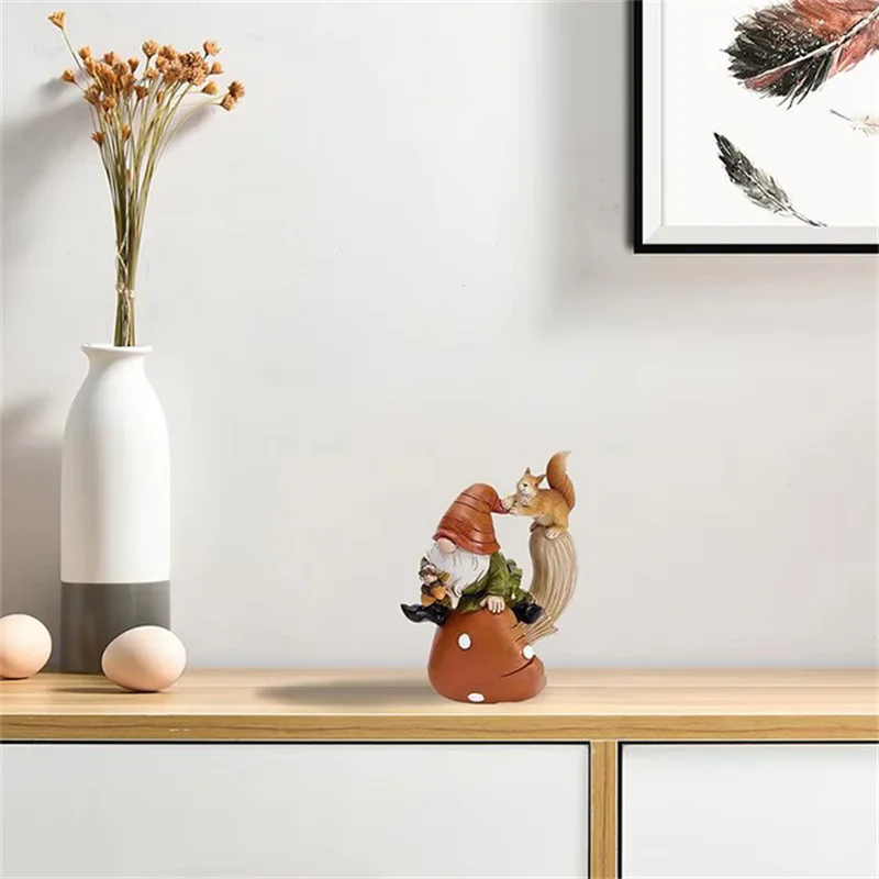 Christmas Table Statue Decoration Resin Mushroom Santa Claus Squirrels Cute Realistic Natural Figurines For Party