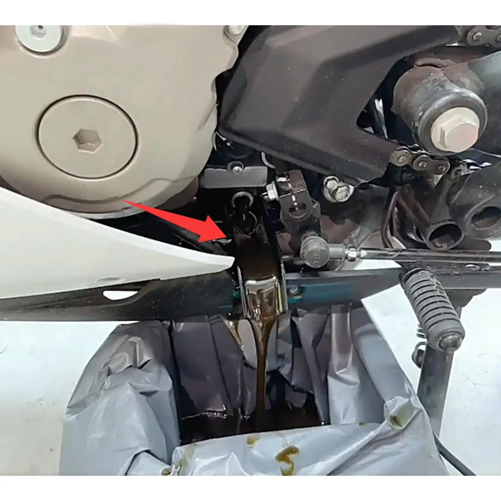 High Performance Motor Oil Funnel Guide Plate for 250NK 250SR Engine Clean Leak Proof Change Tool