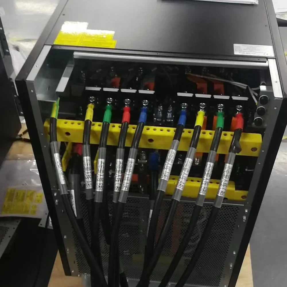 نظام UPS المعياري عبر الإنترنت بقدرة 20 كيلو وات مزود طاقة غير منقطع 380 فولت لغرفة الخادم ومركز البيانات