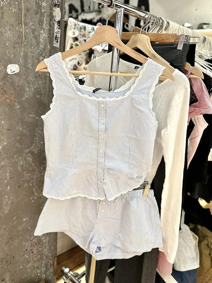 

Милая синяя полосатая блузка и шорты, женские новые футболки с кружевной отделкой и пуговицами + прямые короткие брюки, милый комплект из 2 предметов, наряд