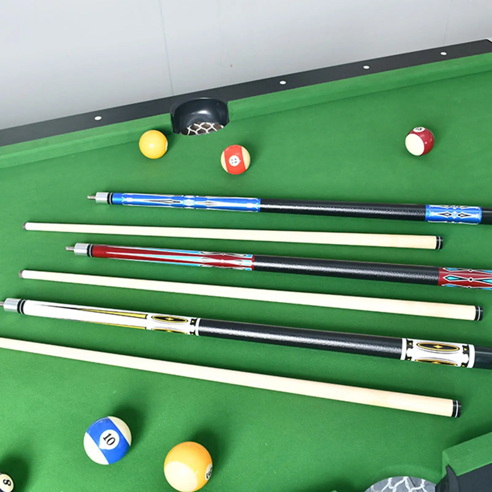Professional Billiard Cue Two Section Wood Shaft Split Stick for Adult Pool Players and Table Sports Accessories