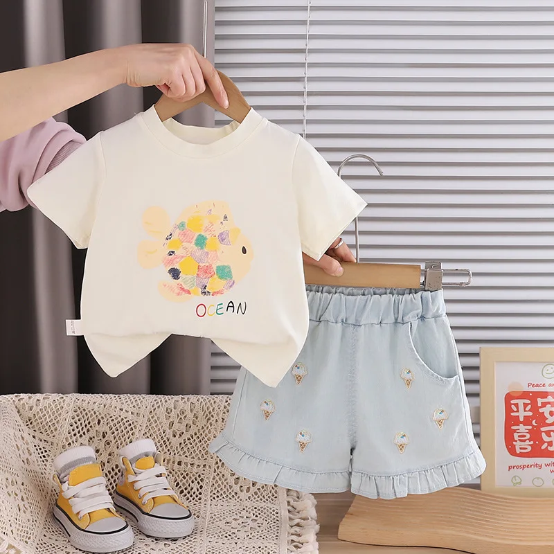 

Летние наряды для маленьких девочек, красочная футболка с короткими рукавами и принтом рыбы, джинсовые шорты, комплект из 2 предметов, милая детская одежда для детей от 0 до 5 лет