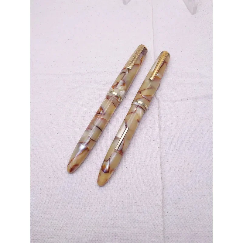 

New Original Old Stock Japanese Fountain Pen In The 1950s, Classical White Sailu Small Koi Fountain Pen