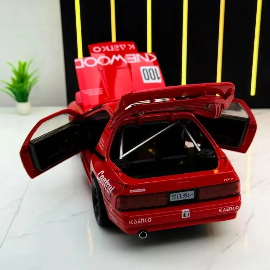 1:24 Mazda RX7 FC Latte Art inicial D supercoche aleación Diecast modelo coche sonido y luz fina decorativa juguetes para niños regalos