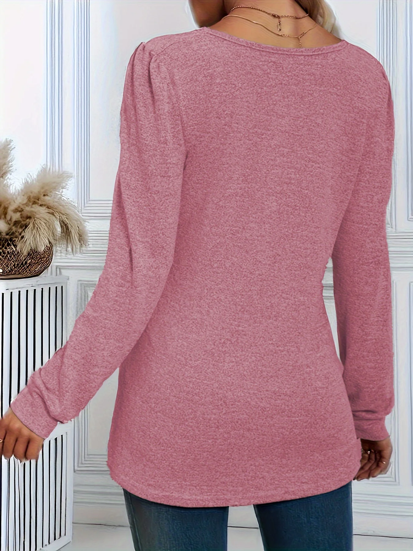 Plus-Size Damen-Oberteil mit eckigem Ausschnitt und langen Ärmeln, lässiger, lockerer Schnitt, elegantes T-Shirt für alltäglichen Komfort. – Detail 2