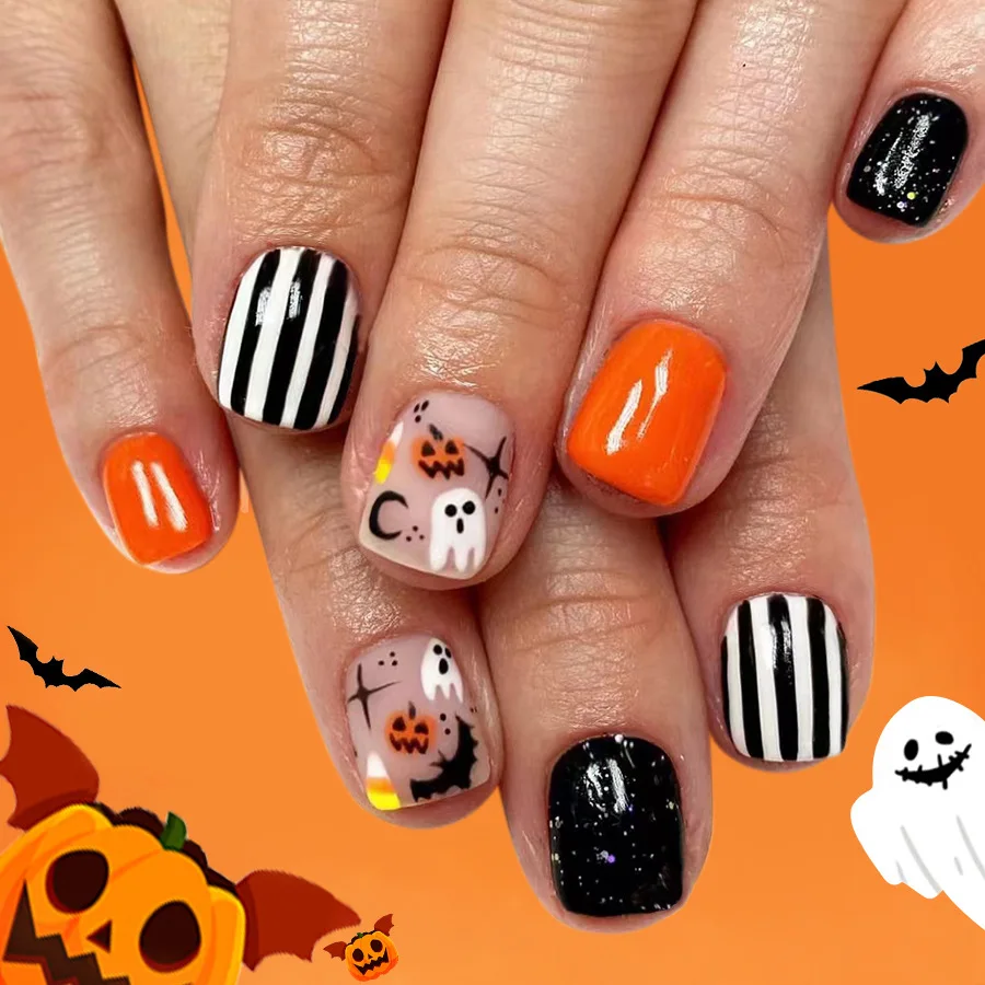 24個入り キュートなゴーストデザイン フェイクネイルセット ハロウィン グリッター ブラック ショートスクエアネイルセット 付け爪 バット スパイダーウェブ フェイクネイルチップ