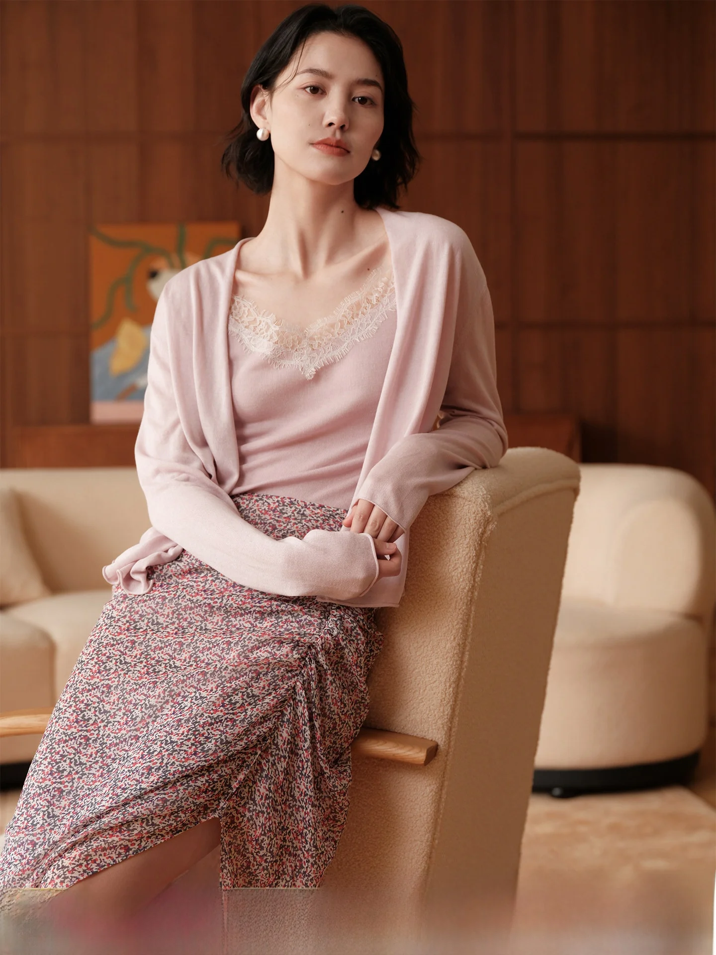 

Zhimai Rihuo Light Oxygen Sunscreen Silk Knitted Set with Lace Splicing Outer Cover Two-Piece Women's Faion Spring Collection
