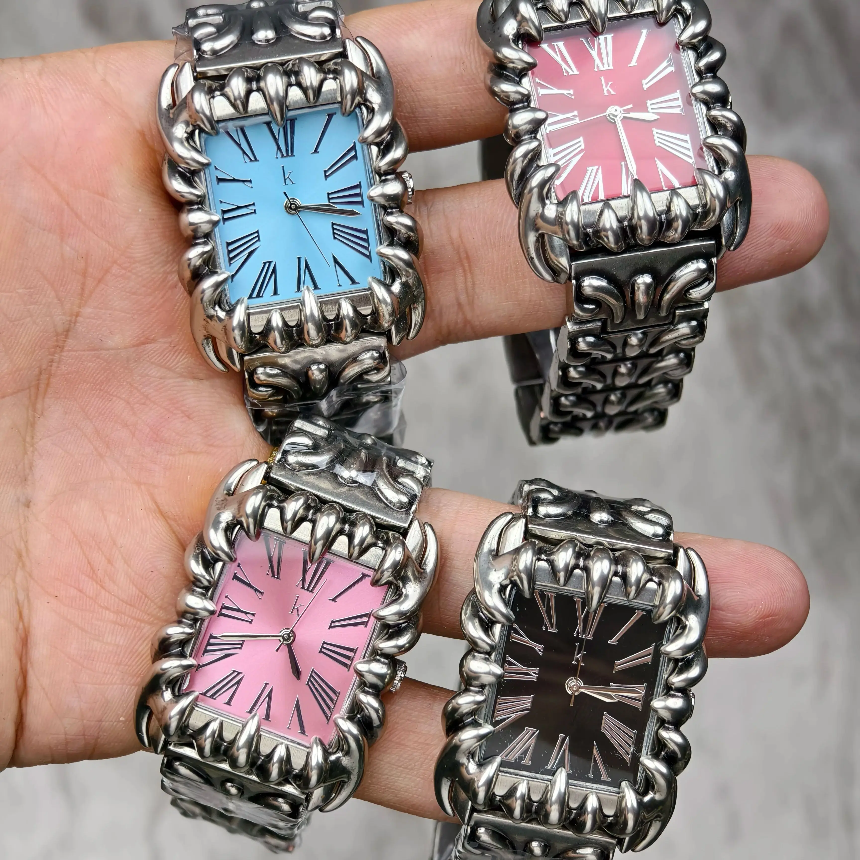 Authentic Kiosk Special-Shaped Watch Square Claw Alabaster Retro Y2K European and American High-End Ins Same Style