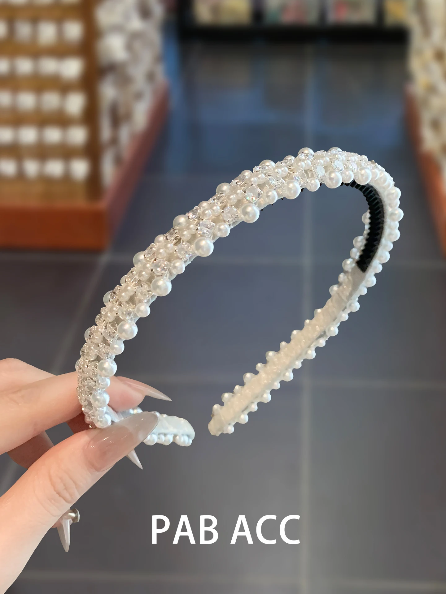 high-quality-anti-slip-tooth-pearl-rhinestone-hairband-women's-soft-rubber-hair-hoop-fashionable-korean-style-daily-use