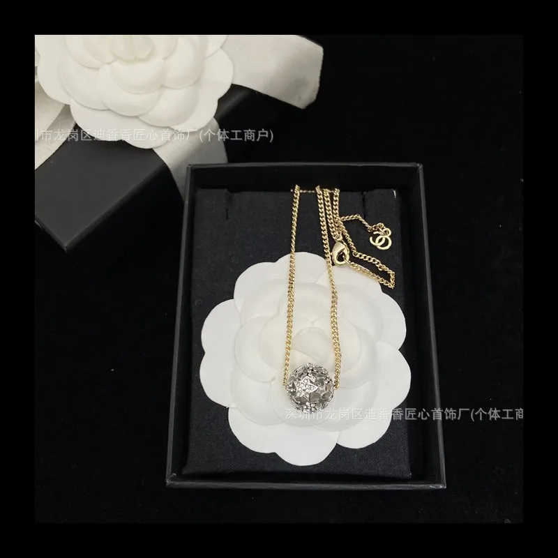 

Round Ball Hollow Necklace Women's Fashion Temperament Five-pointed Star Full Diamond Color Matching Necklace