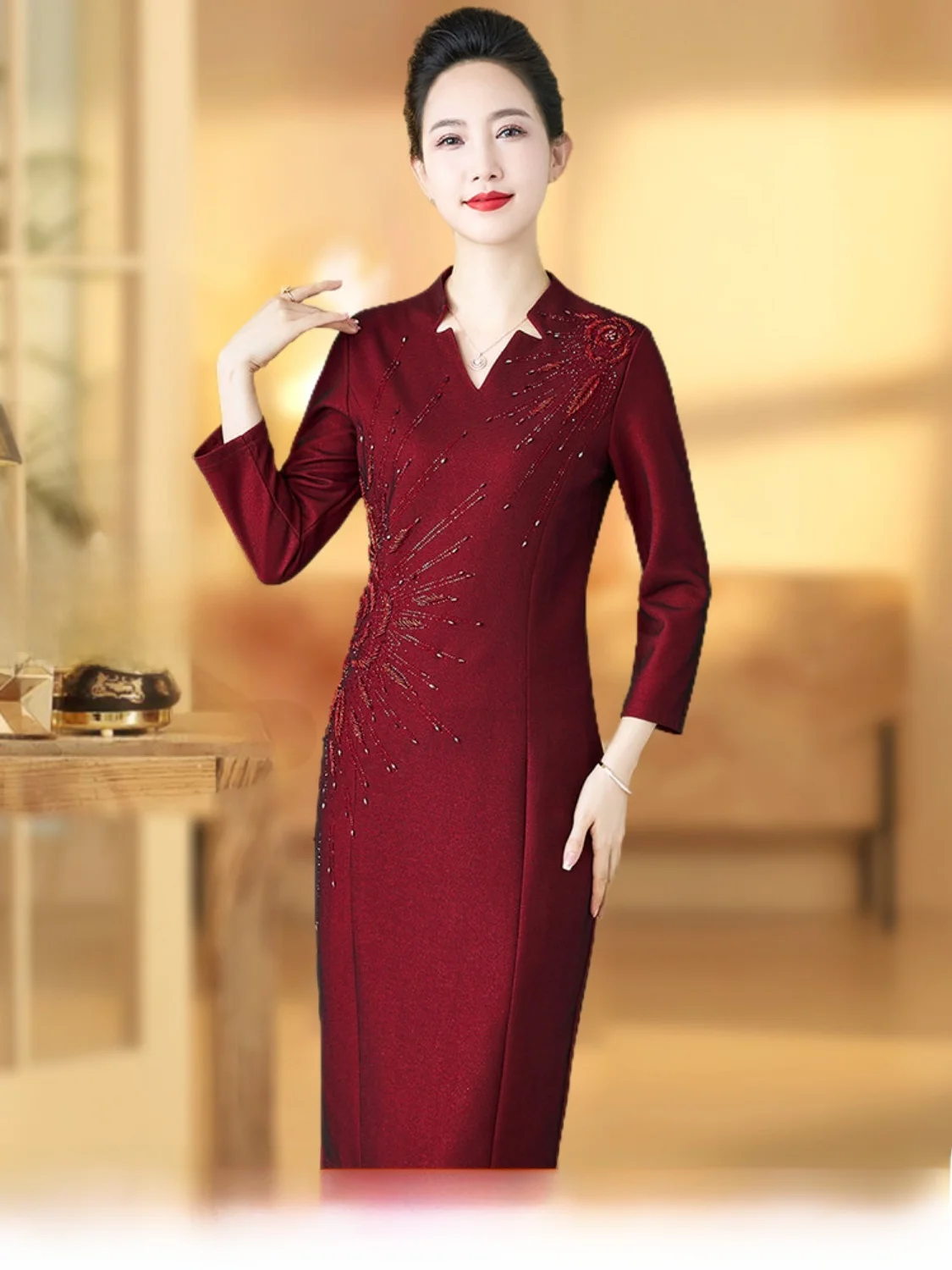 

Elegant Younger Mother-In-Law Wedding Dress Fashionable High-Collared Sleeveless Chiffon Gown for Women over 40 V-Neck Zipper...