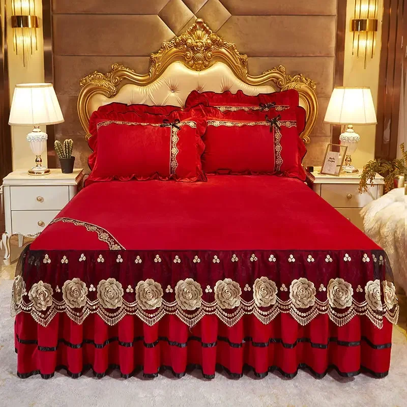 Luxury Bed Spread Fashion Bed Skirts Queen King Size Home Decoration Crystal Embroidery Velvet Bed Cover with Pillowcases